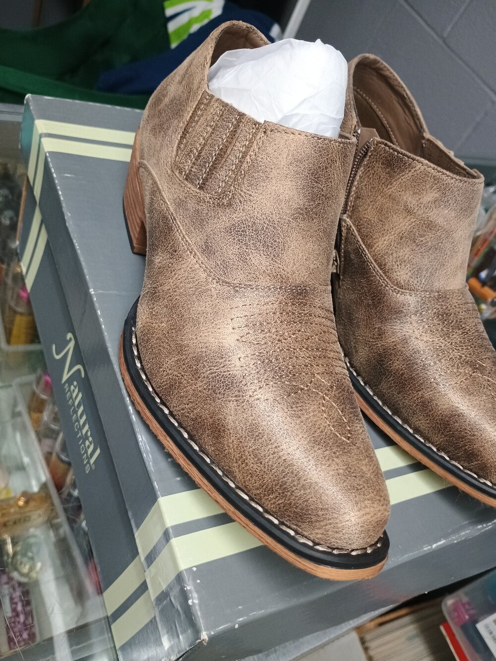 Natural reflection boots Women's Size 6.5M